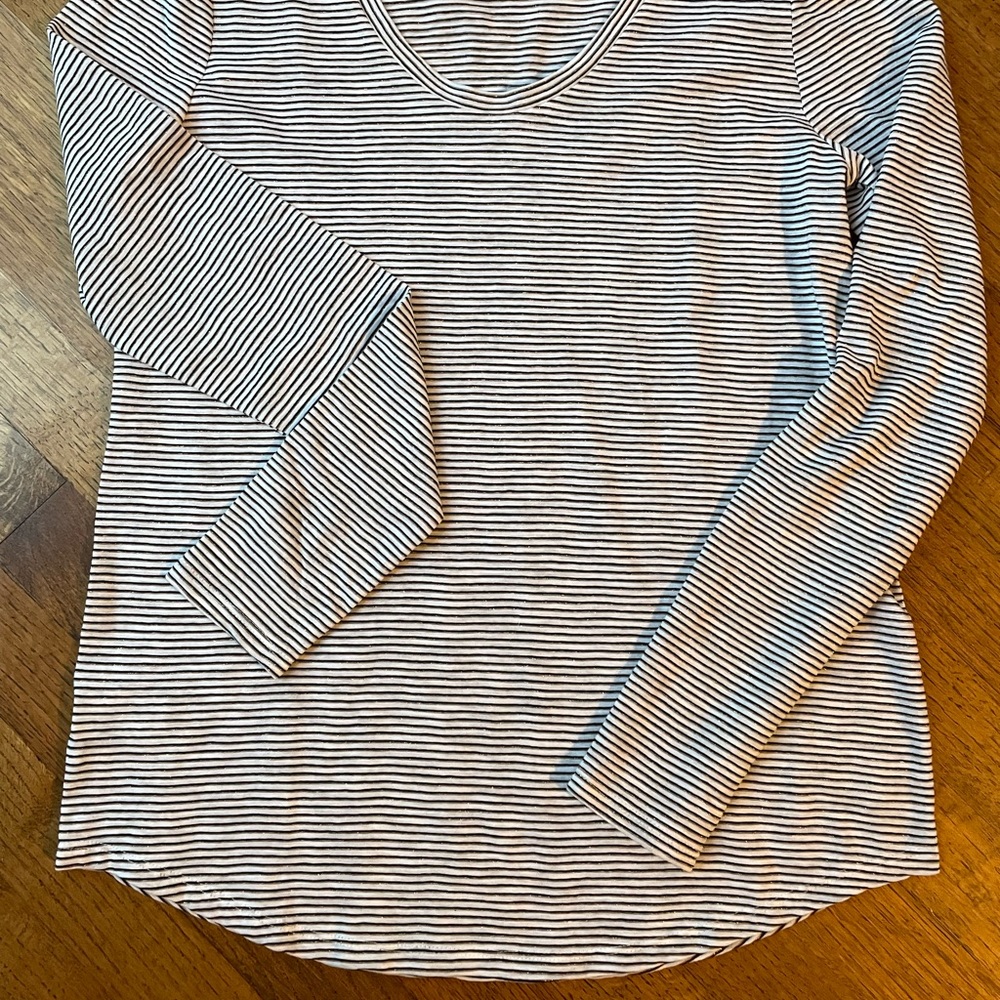 LOFT Women’s M Scoop neck long sleeve tee